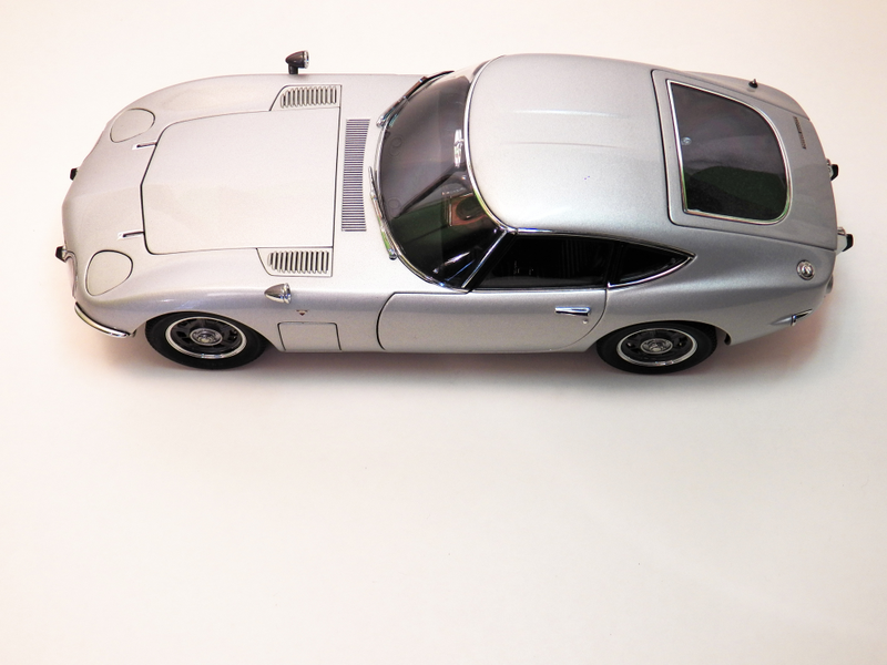 Illustration for article titled LaLD Car Week 1:18 AutoArt Toyota 2000gt